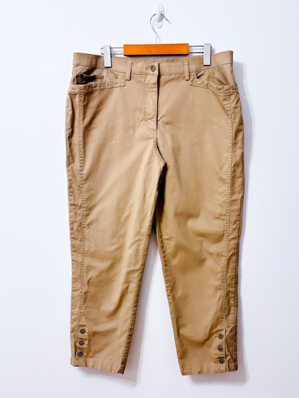 HAGGAR Beige Stretch Cotton Cropped Pants Embellished Pockets Size 16